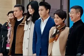 奚梦瑶在婆婆面前秒变乖，穿衣保守太显老，还不如60岁婆婆时髦图片