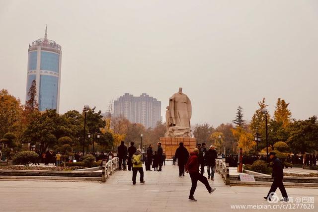 高手在民间，演出自娱自乐，洛阳周王城广场民间曲艺乐园