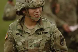欧洲国家女兵众生相，五常国家女兵到伊拉克打仗，实战能力很强图片