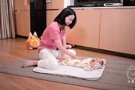 1到36个月的婴儿抚触操、排气操全图文教程（妈妈必须收藏）图片