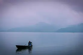 在橘子洲头，看万山红遍，书少年意气，谁主沉浮？丨湘A图片