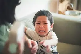 过年碰上“熊亲戚”逗娃，宝妈立刻翻脸斥责！网友：怼得好图片