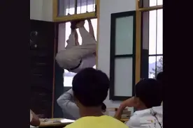 学生冒死拍下老师“黑历史”，毕业才敢发出来，看完笑出八块腹肌图片