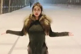 搞笑动图GIF：当女朋友生气的时候，你却用错误的方式哄她图片