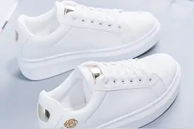 今年女生小白鞋怎么穿？5款明星型小雏菊小白鞋，让你穿出时尚范图片