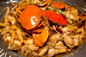 立案调查！使用“隔夜蟹”、变质土豆，这家网红餐厅你吃过吗？图片