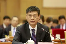 天门市委书记庄光明寄语年轻干部：要学会做人，昂扬不轻狂、清新不世故、亲和不青涩图片