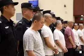 被判无期后，黑老大违规减刑出狱！涉保护伞93人图片