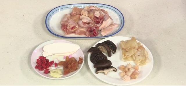 花胶香菇炖排骨汤的做法大全 花胶香菇炖排骨汤的做法大全视频