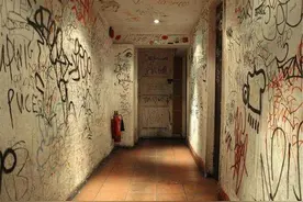 孙俪放任孩子乱涂乱画，墙壁全是涂鸦，邓超：这叫创作，要保护图片