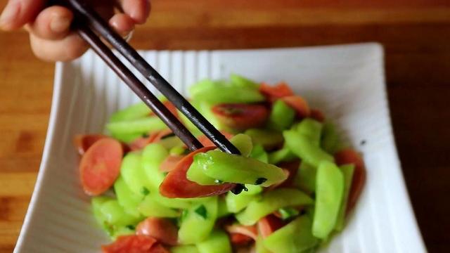 黄瓜自从学会这样做，我家都不买肉了，简单下饭，比吃肉还过瘾