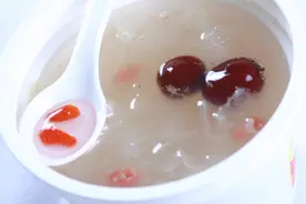 秋天要多吃银耳羹，教你一个煮银耳又粘又稠，出胶快的做法图片