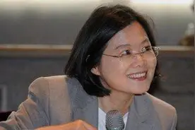 蔡英文见到日本人就矮一截，“辣台妹”变成“软骨妹”？图片