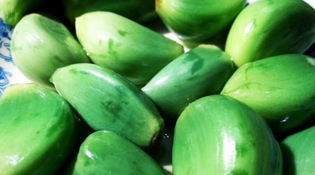 腊八蒜腌成绿色又变黄，是发霉了吗？这时候需要检查几件事