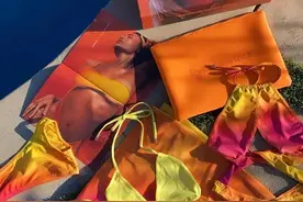 500块的泳衣质量差到不能下水，卖彩妆赚了10亿美金的金小妹翻车图片