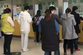 孕妇满心欢喜去做产检，却遭到护士拒绝，产科主任笑着说：做的对图片