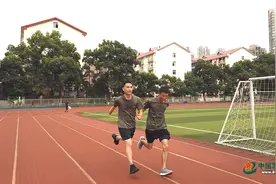 我们在战位报告 英雄篇章｜杜富国：雷场归来仍是勇士图片