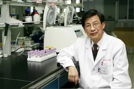 江苏这位院士：婉拒国外导师毅然归国，填补世界空白，被法国前总统授予勋章图片