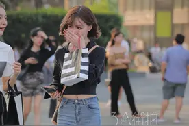 长街吻过千堆雪，你却未看我一眼图片