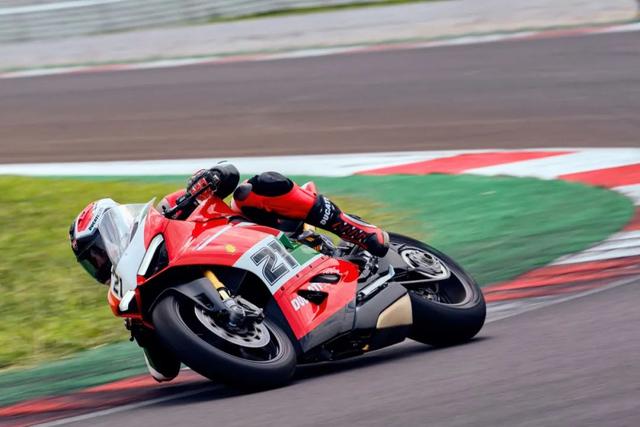 杜卡迪推出Panigale V2特别版，纪念“最强油漆工”夺冠20周年