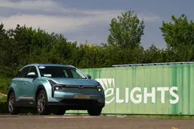 造车新势力的电动车到底有多少魅力？试驾哪吒U图片