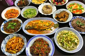 就地过年，晒晒三个人的年夜饭，丰盛实惠又温馨，就是家的味道图片