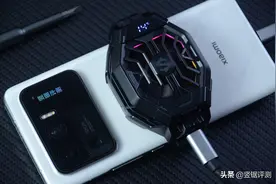 自带温度显示屏！小米官网“旗舰级”手机散热背夹开箱图片