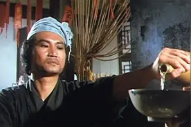 小酒馆老板竟是高手 一直假装残疾 杀手找上门被迫暴露绝顶武功图片