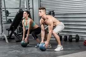 女生做力量训练，会变成金刚芭比吗？4个臀腿训练，提高下肢曲线图片