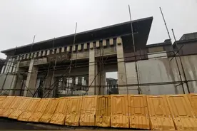 每栋价值高达千万！杭州中式豪宅项目交付一再延期，现场一片狼藉！业主担忧“钱房两空”图片