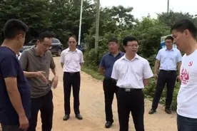 谢胜到临湘市江南镇调研黄盖湖分流排水减压工作图片