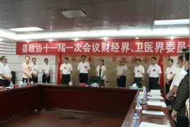 县委书记谭晓艳等县领导看望人大代表、政协委员图片