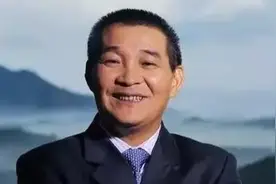 广东云浮首富，拥有3.1万员工图片
