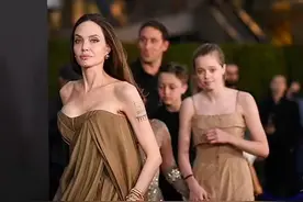 朱莉重回女神光彩，下巴扣充满异国风情，长女希洛终于穿成女孩子图片