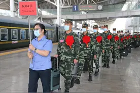 江苏连云港：新兵奔赴军营图片