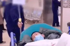 17岁学生熬夜玩游戏诱发癫痫，具体有症状如下。图片
