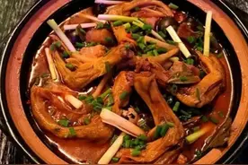 广西美食田螺鸭脚煲图片