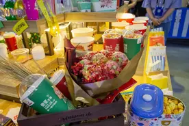 衍生品花样百出、剧本杀“破圈”融合！未来影院有得玩图片