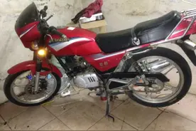 摩托车冷车不好启动的原因终于找到了，一颗螺丝调整一下就能修好图片