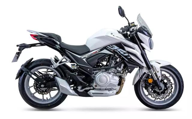 力帆350cc双缸水冷街车KP350正式上市，售价：24780起