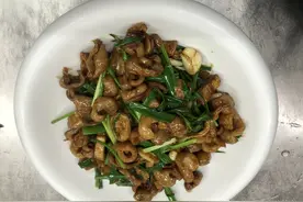 食材与步骤相当简单跟葱叶搭配之后，没有腥臭味更好吃图片