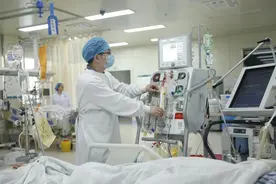 援鄂归来一年后，他说：“同饮一江水，共叙湘鄂情，我们真的只是做了身为医生都会做的事。”图片
