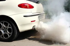 尾气颜色是征兆，发动机故障早知道图片