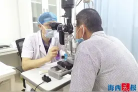 手推车意外翻车产生撞击，厦门一男子眼球“跌”出眼眶！医生妙手将其“种”回图片