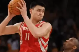 姚明父亲身高2.08米，原以为就很高了，你知道他爷爷多高吗图片