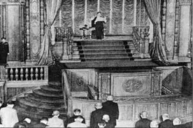 签字受降仪式上的趣闻：日本外相闹笑话、盟军统帅用五支笔签字图片