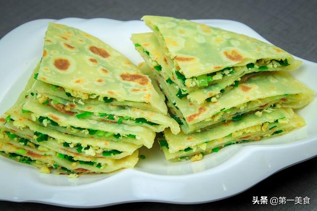 韭菜煎饼的家常做法简单介绍（韭菜煎饼这做法就是好）