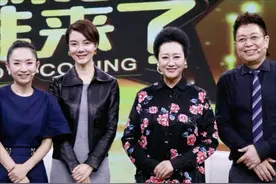 65岁王丽云与女儿车晓罕同框，母女站一起好似姐妹花，目前都单身图片