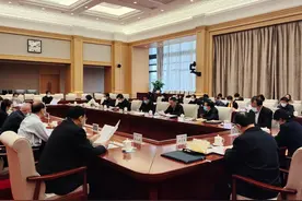 北京市政协工会界委员拟提案：将职工医疗互助保障纳入医保图片