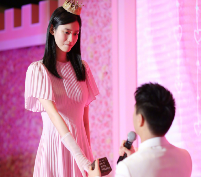 揭秘何猷君背后复杂情史，白富美那么多，为何直接被奚梦瑶收服？